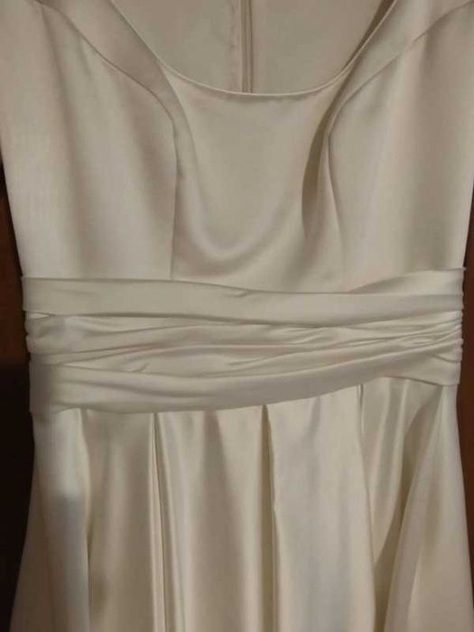 Satynowa suknia ślubna