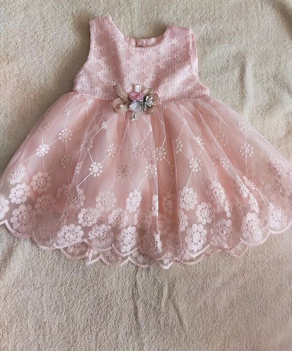 Святкова сукня на дівчинку