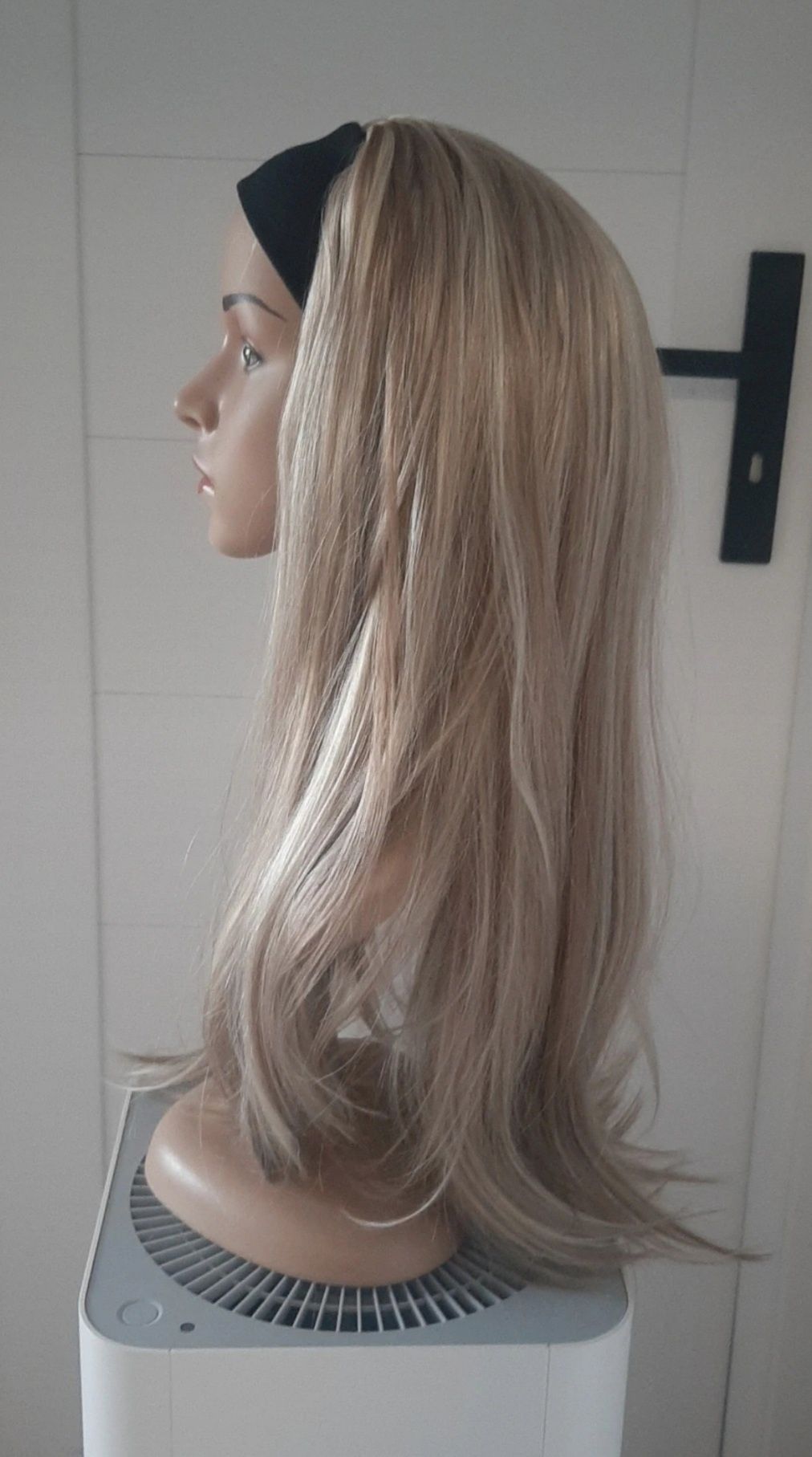 Peruka na opasce blond pasemka