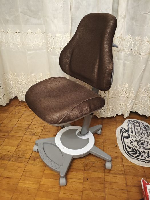 Офисный компьютерный стул кресло