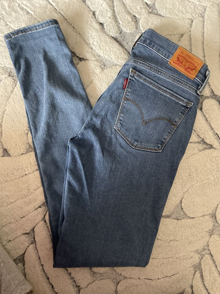 Piękne spodnie jeansowe Levis W28 L30