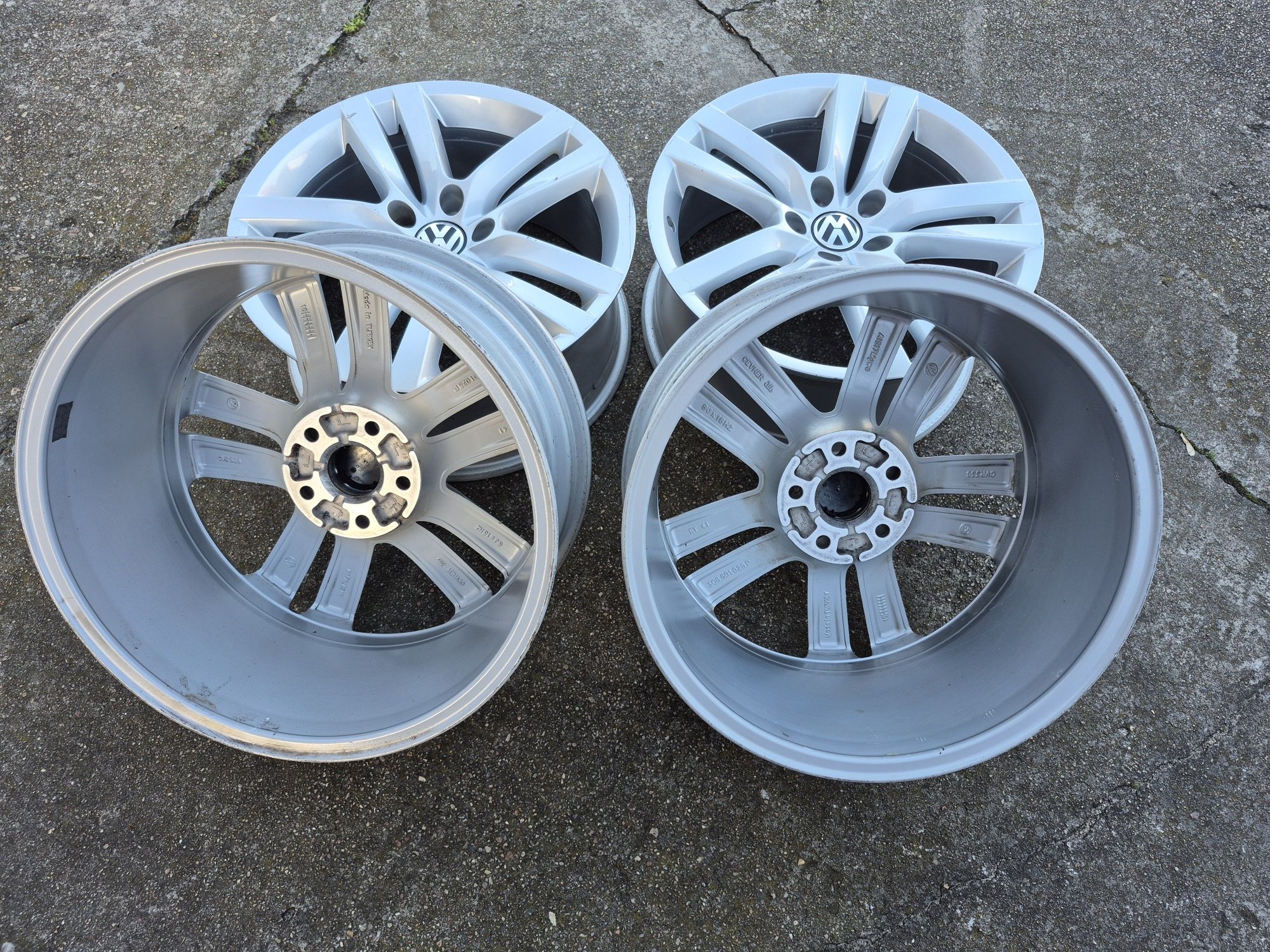 Felgi Alu Oryg VOLKSWAGEN Tiguan Passat Golf Jetta 5x112 18 Cali 8J