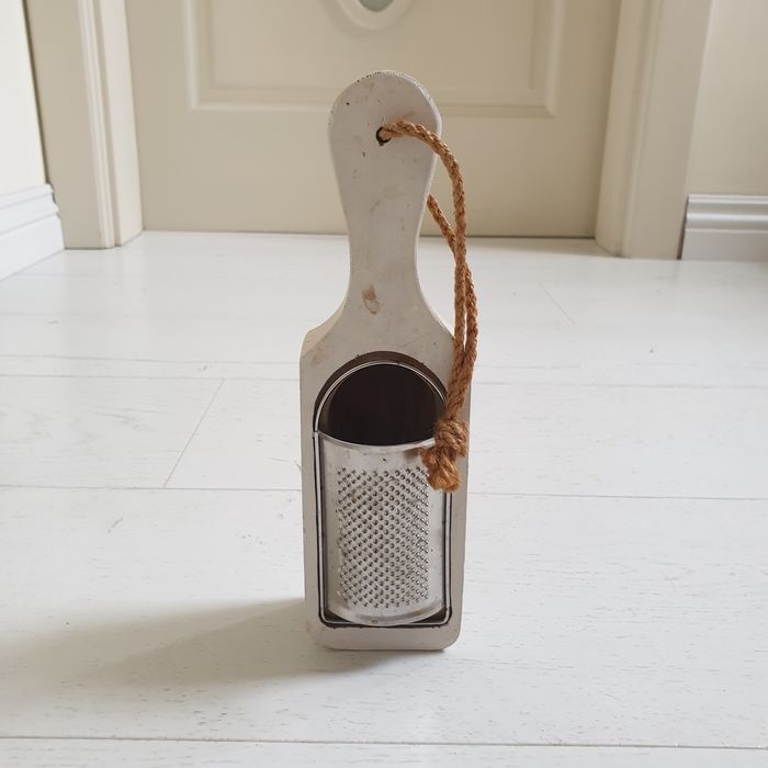 Bielona tarka w stylu prowansalskim