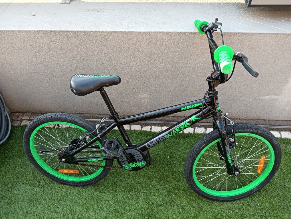 Bicicleta BMX preta