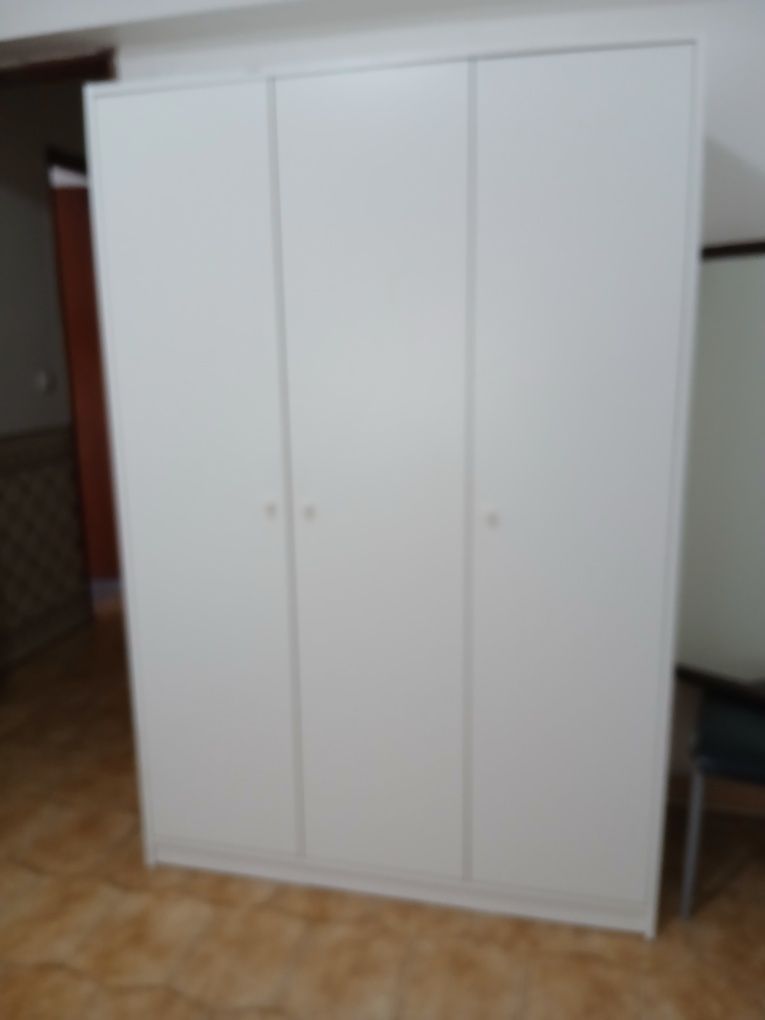 Alugo quarto mobilado