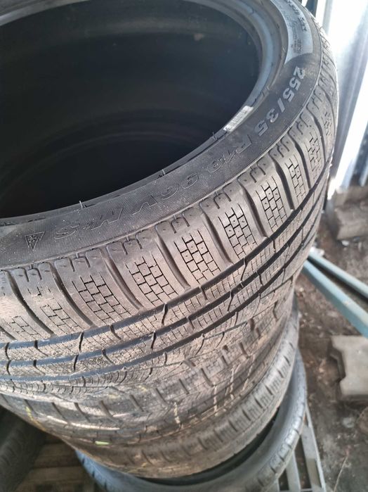 Pirelli SottoZero 255/35 R19 96 V