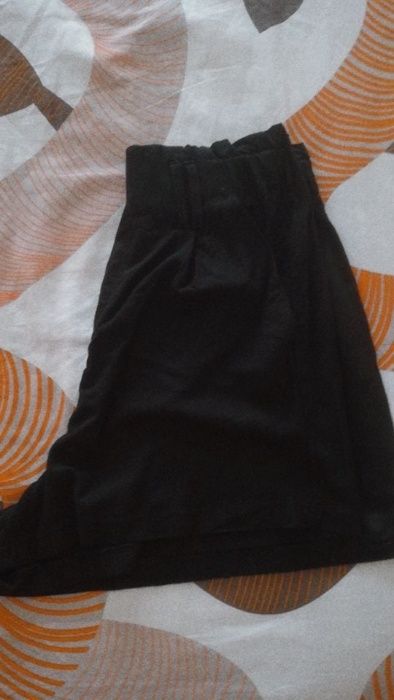 Calções de moda pretos de malha e camisolas para combinar
