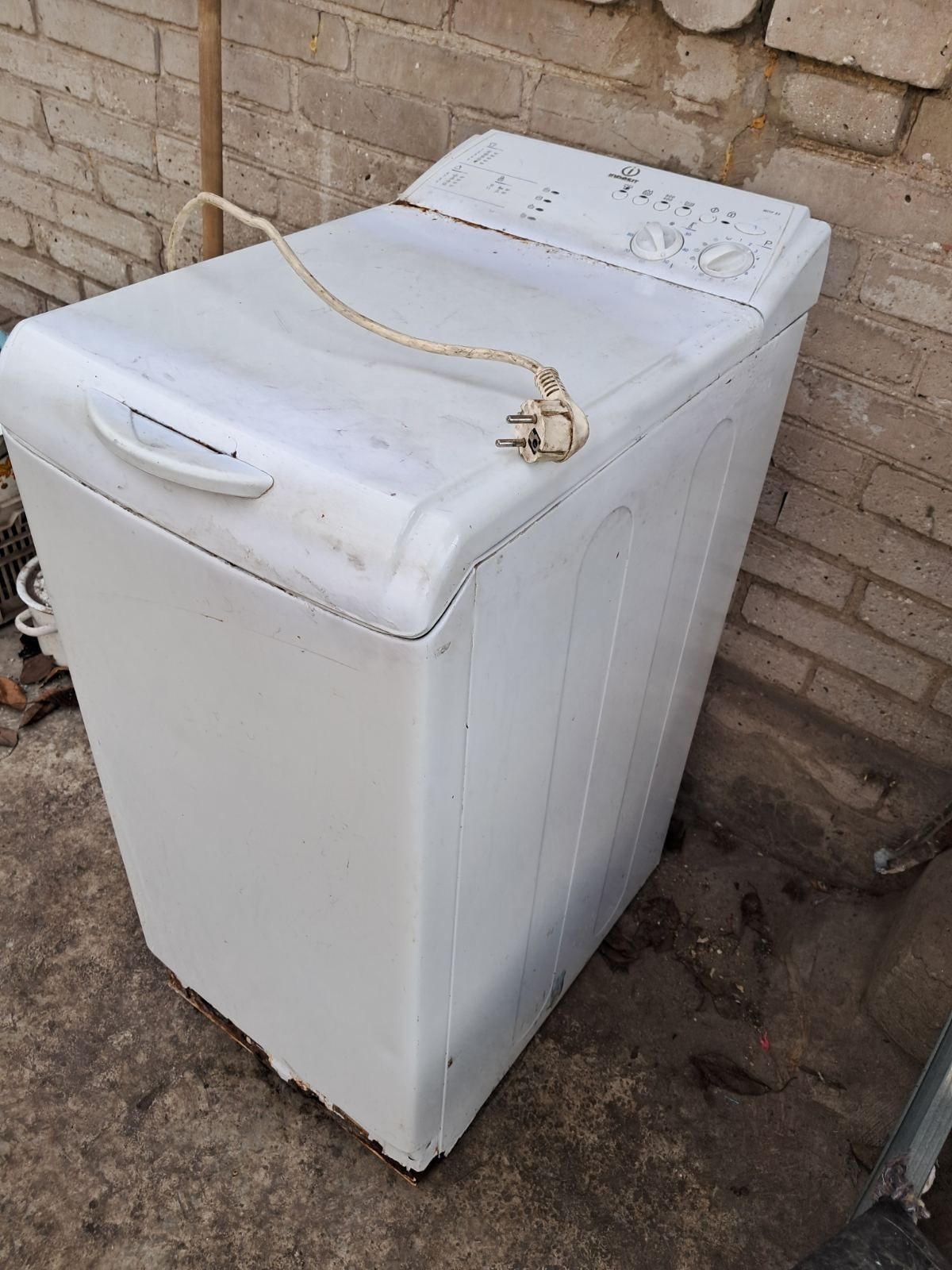 Стиральная  машинка  indesit witp 82(можно на запчасти(