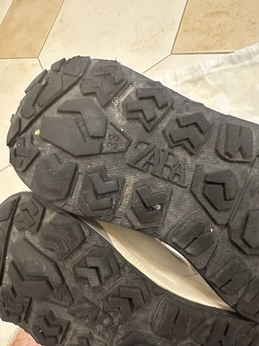 Продам кросівки ZARA 33