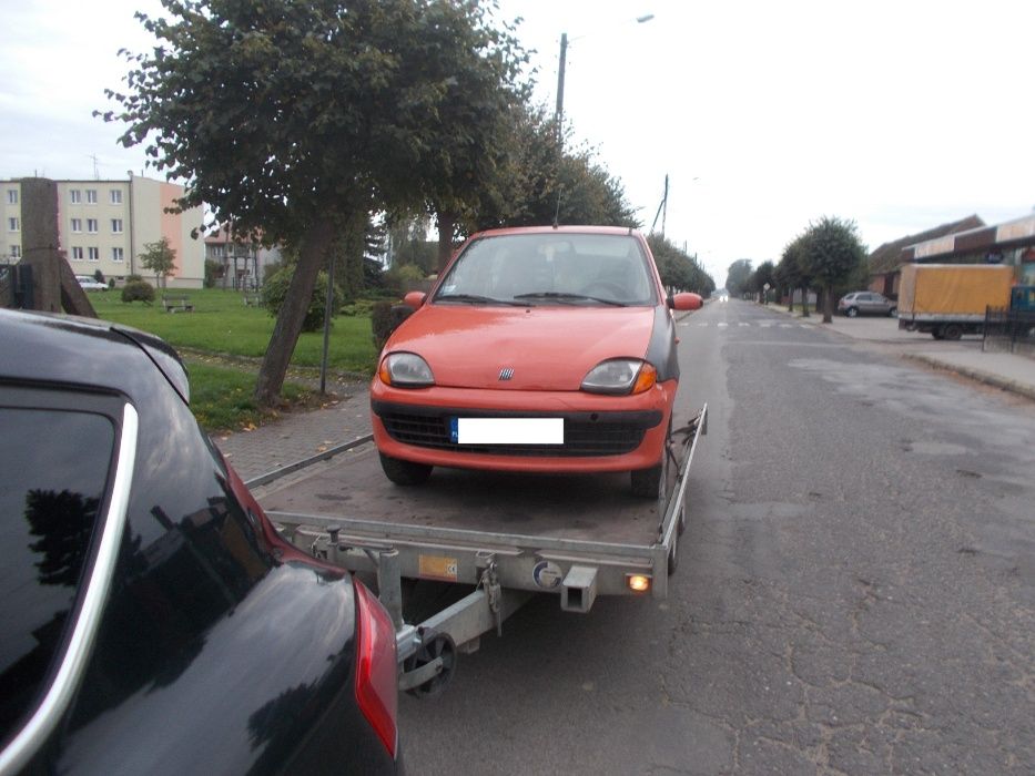 Fiat Seicento,łososiowy kolor,900cm3,przeznaczony na części