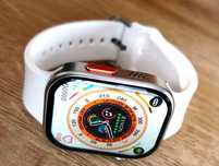 Smartwatch 9 seria srebrny na białym pasku