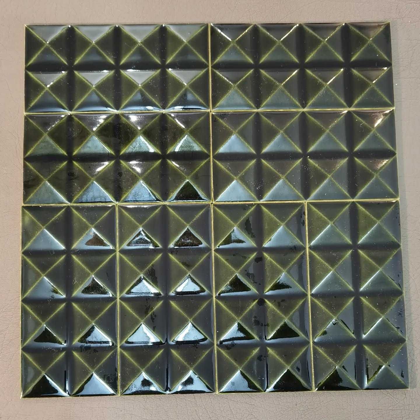 Azulejo verde modernista relevo anos 60 Ceres 15x7,5cms