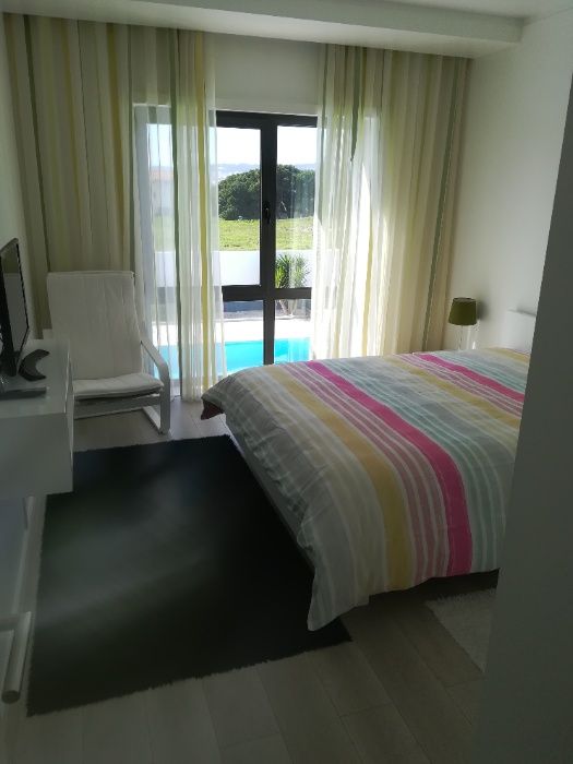 Apart. T1 (Agosto/Setembro) com Jardim e Piscina em S. Martinho Porto
