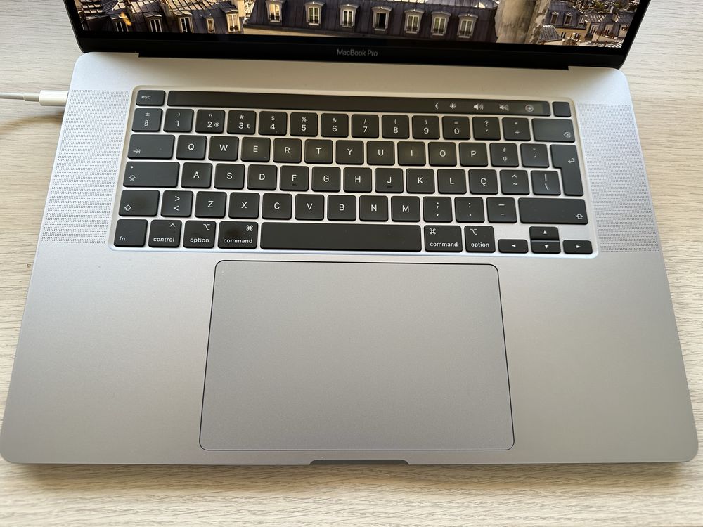 Macbook Pro 16 - 16GB RAM - SSD 1 TB - AMD Radeon Pro 5500M