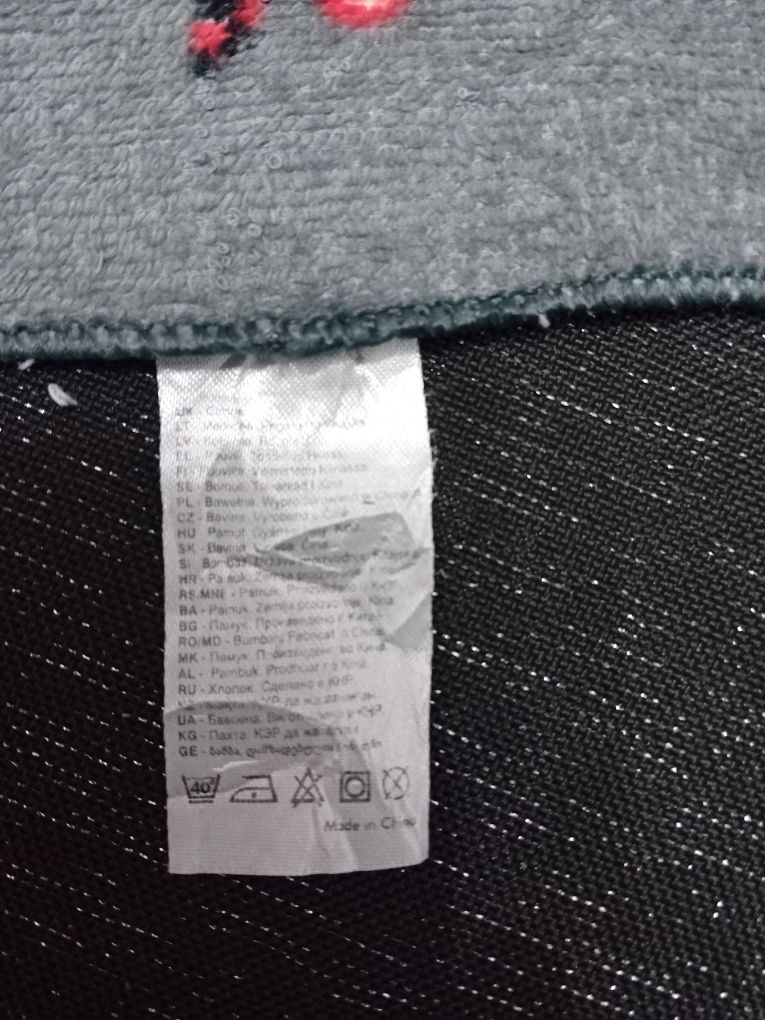Ręczniczek dla chłopca z autem z Avonu. Stan bardzo dobry.