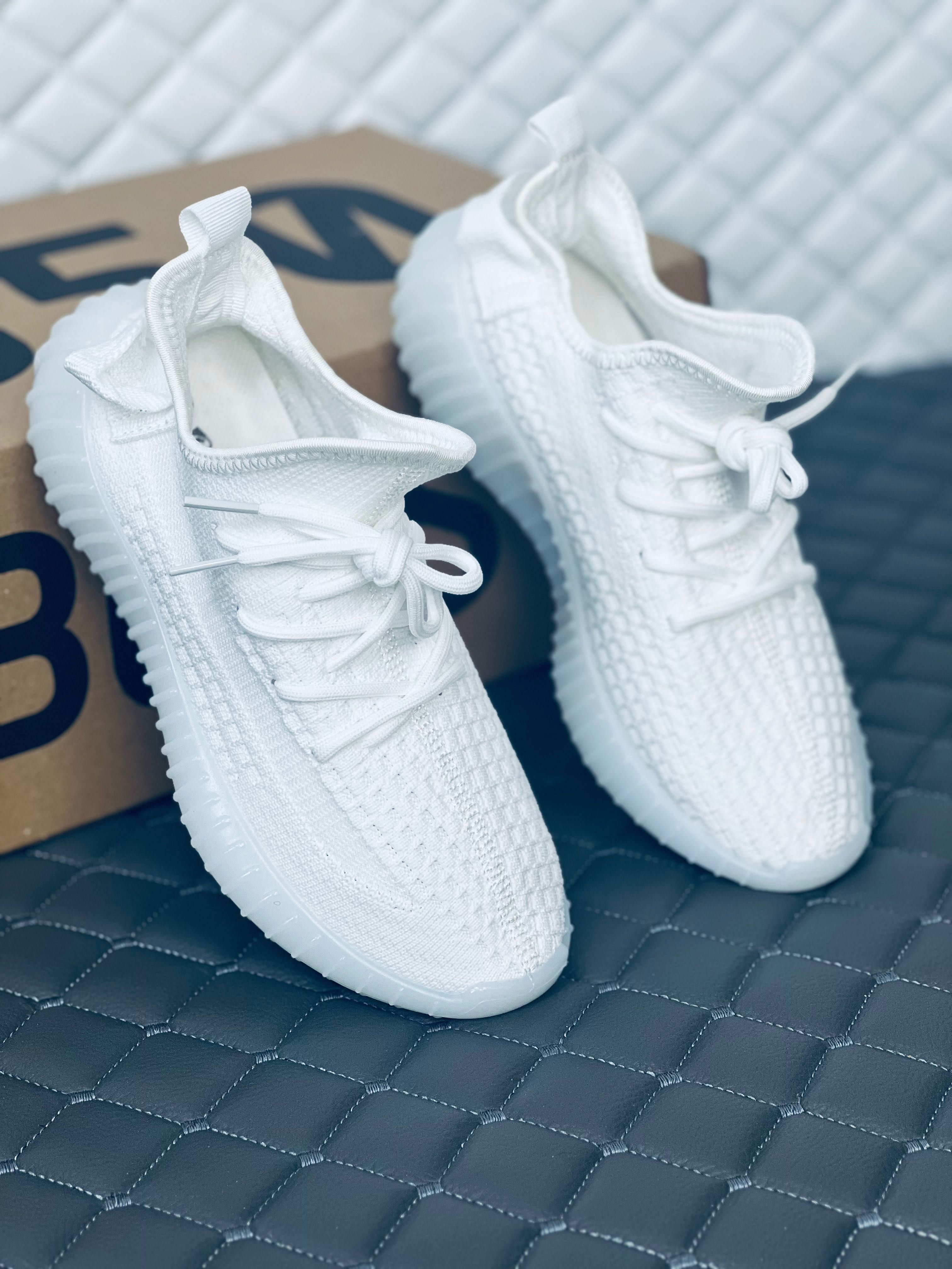 Yeezy Boost 350 V2 white Adidas кросівки Адідас Ізі буст 350 білі