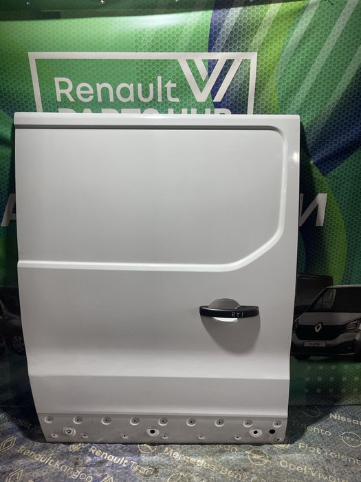 Дверь боковая двері здвижні праві Renault Trafic 3 Opel Vivaro