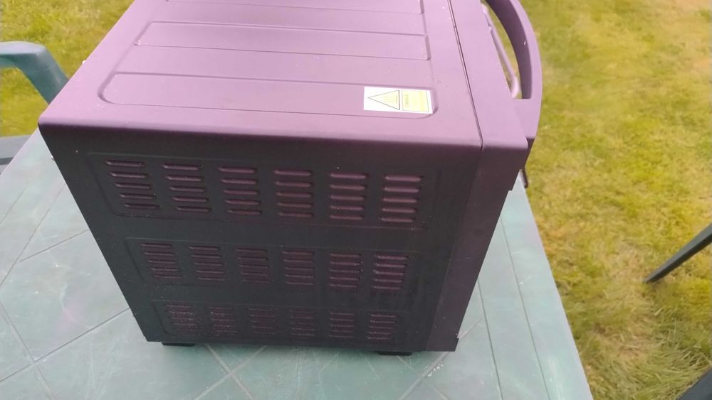 Piekarnik elektryczny, wolnostojący z termo obiegiem, 30 litrów.