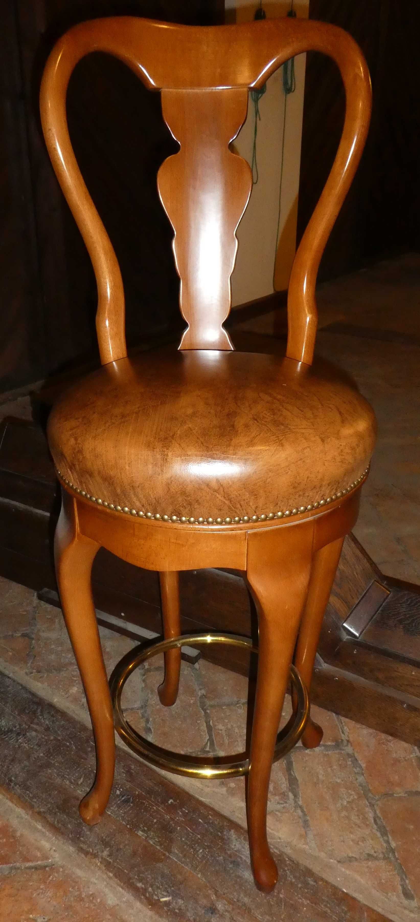 Barek klasyczny i krzesła – unikatowy komplet