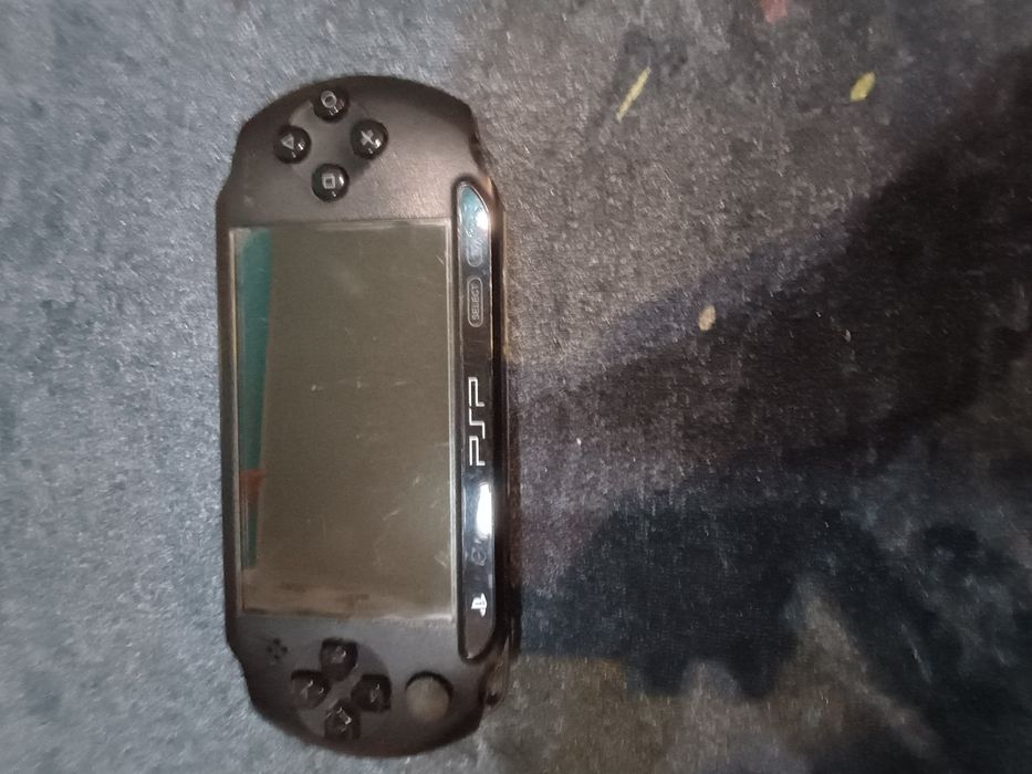 PSP bardzo dobry stan+karta pamięci 4 GB +gra + torba