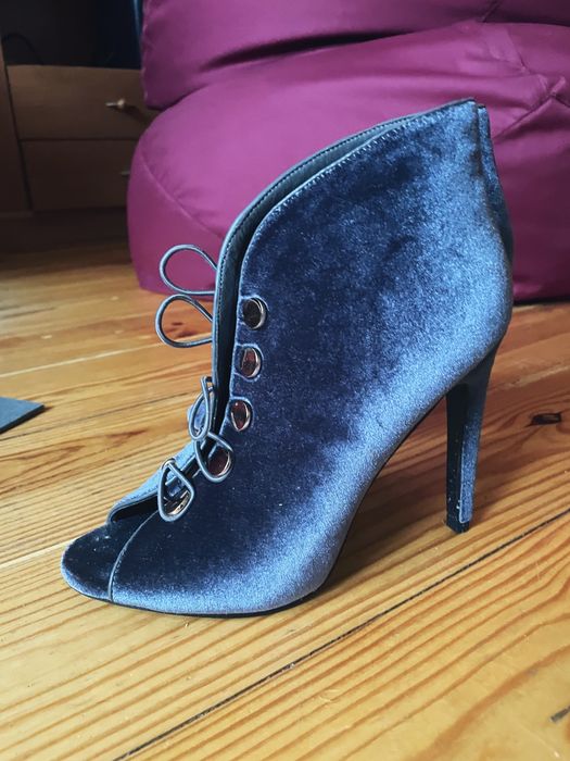 Гарні велюрові туфлі/ботильйони, 37 розмір