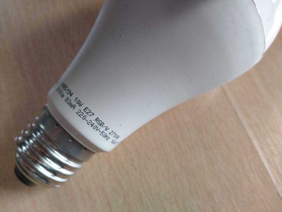 Żarówka LED LightMe LM85194 E-27 8.8 W = 66 W 900 lm RGBW 1 szt.