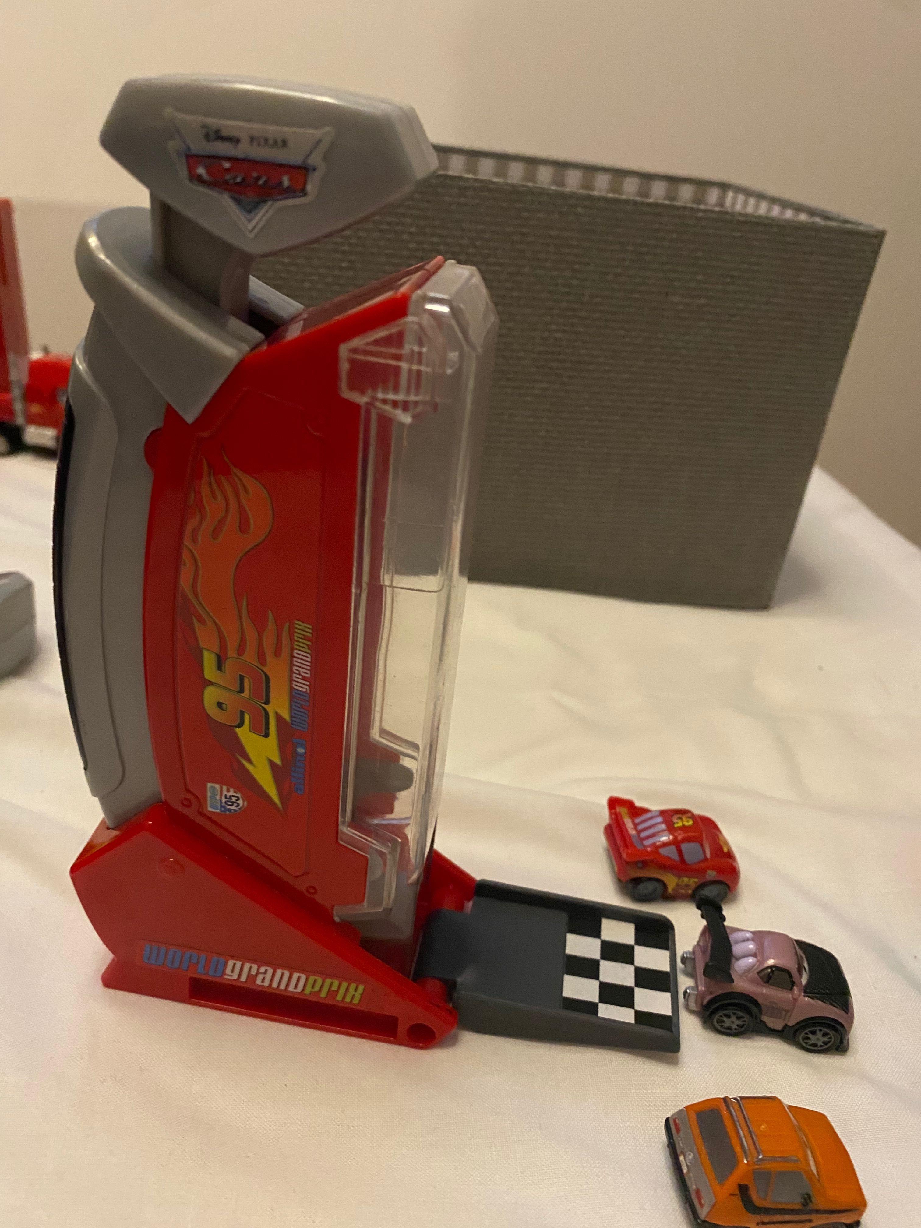 2x wyrzutnia Mattel mikro autka metalowe