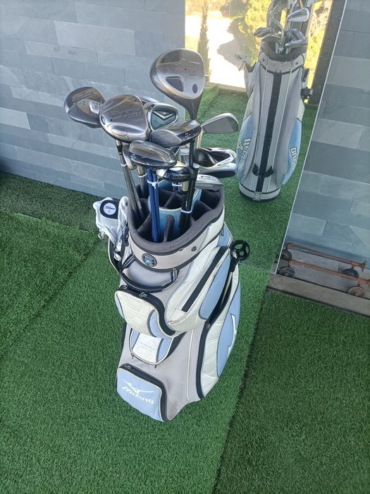 Tacos de golfe em bom estado  + taco apanha bolas e duas malas
