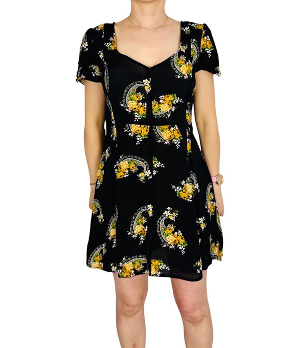 Czarna sukienka w kwiatowy wzór z krótkim rękawem M 38 Miss Selfridge
