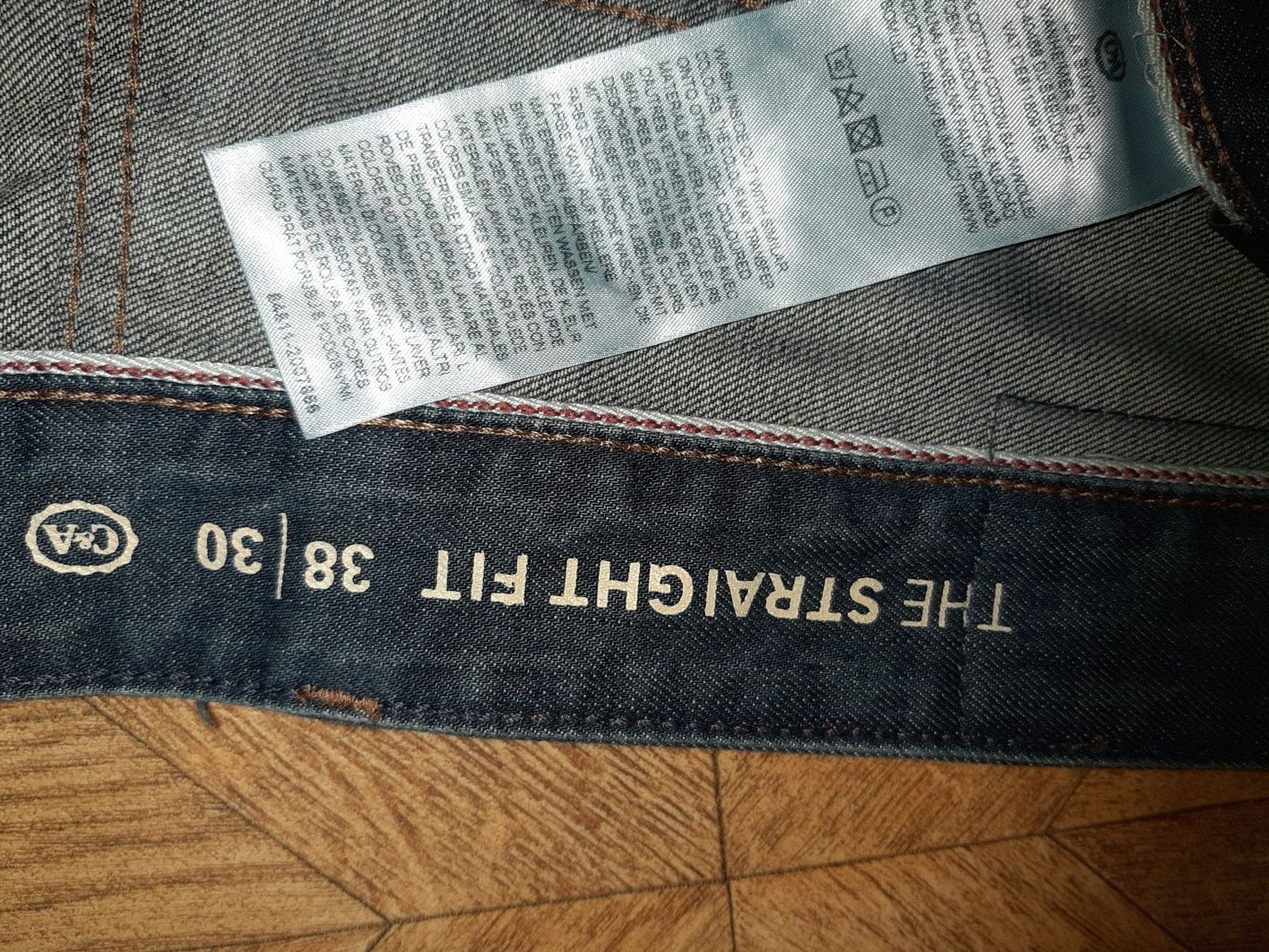 Классные джинсы изъян  от фирмы THE DENIM quality craftmenship