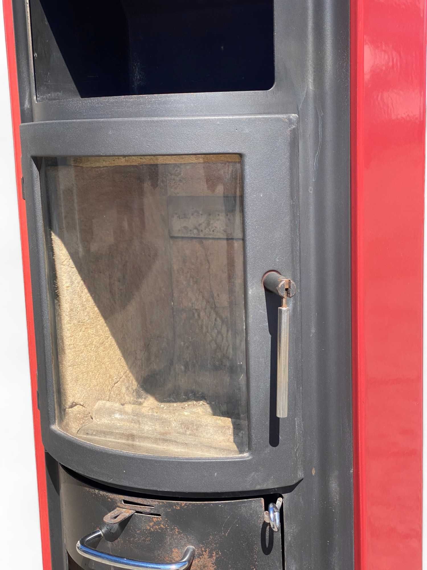 Duński kominek piec wolnostojący koza Varde Ovne 5kW, kaflowy czerwony