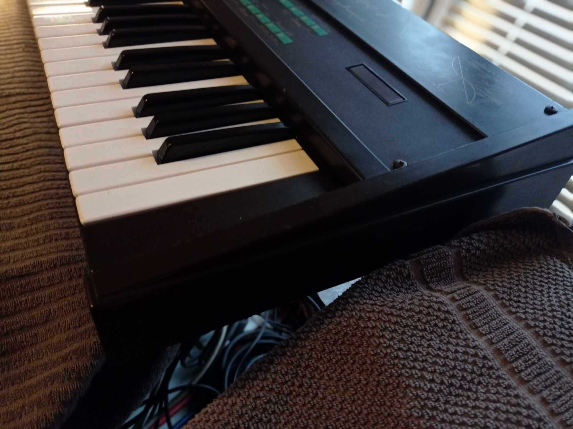 YAMAHA DX7 Syntezator