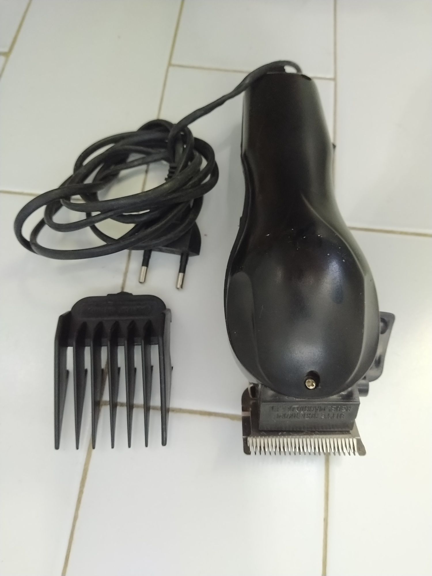 Máquina de cortar cabelo peças. Cabeleireiro casa quarto apartamento.