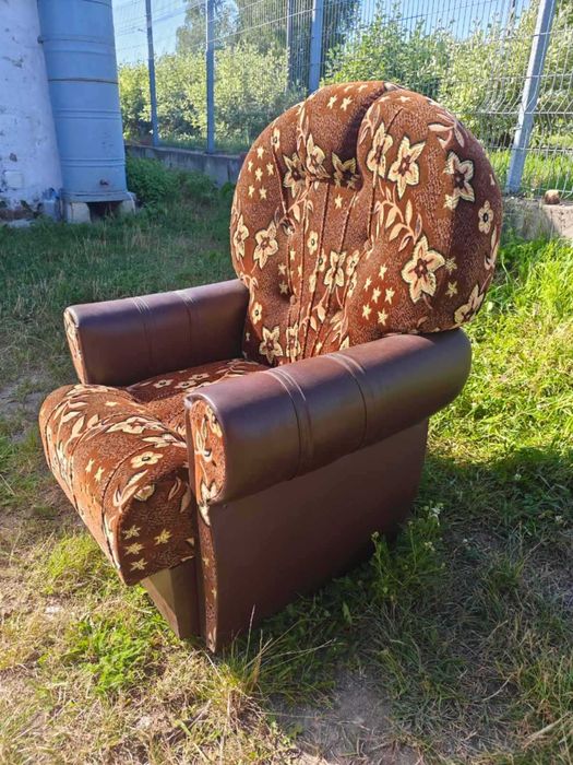 Крісла мякі 2 штуки в доброму стані