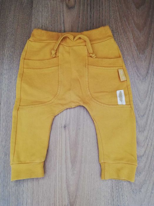 Spodnie musztardowe z miękkiej bawełny r. 80