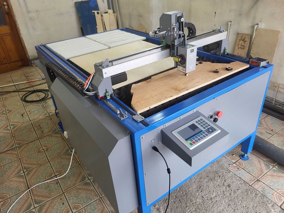 Лазерний станок для порізки фанери. В наявності. Робоче поле 80 х 155