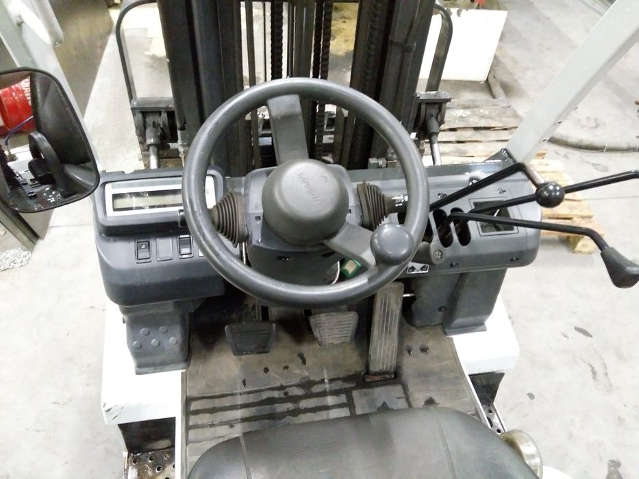 Навантажувач nissan