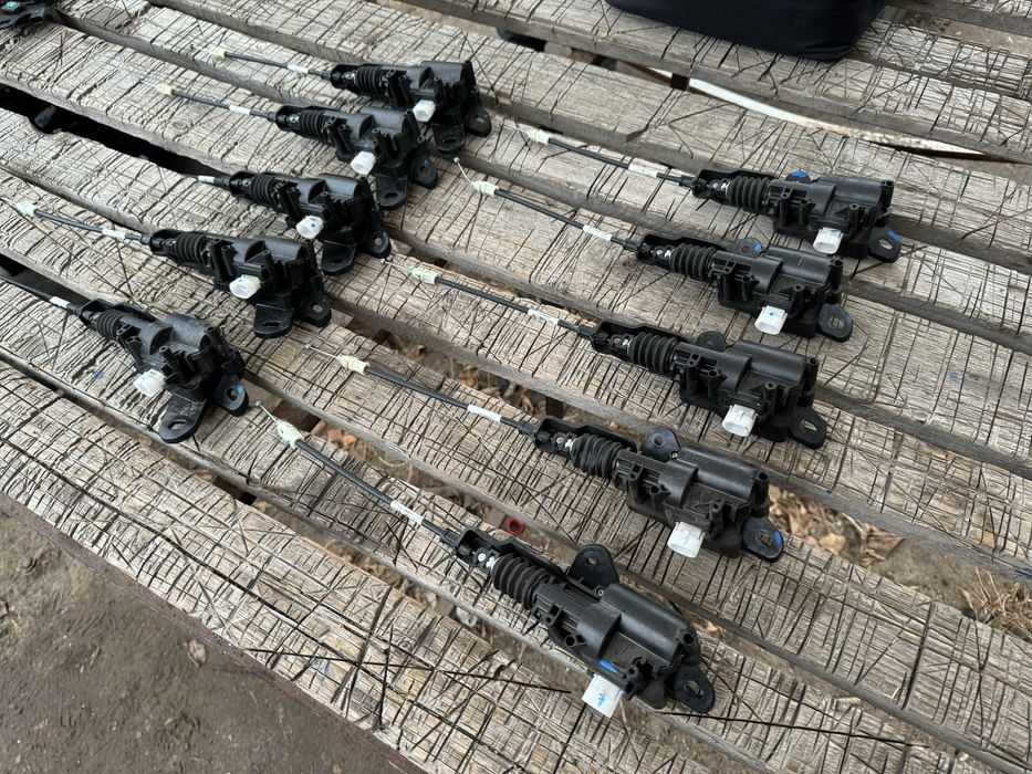 Tesla Model Y актуатор капота привод замка капота оригинал разборка