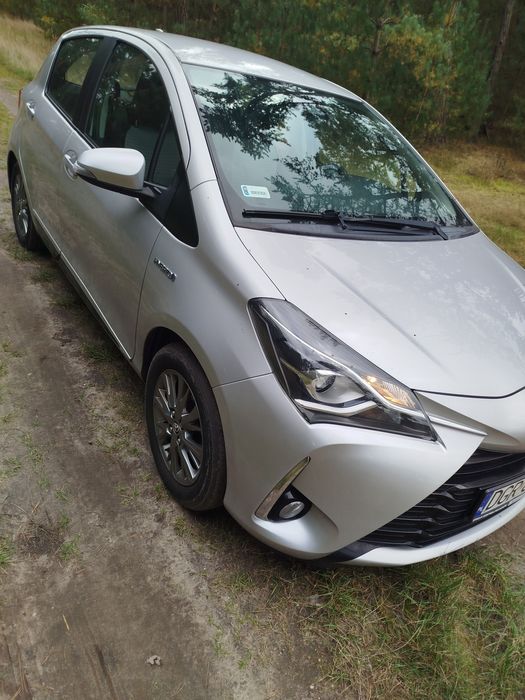 Sprzedam Toyota Yaris hybrid 3