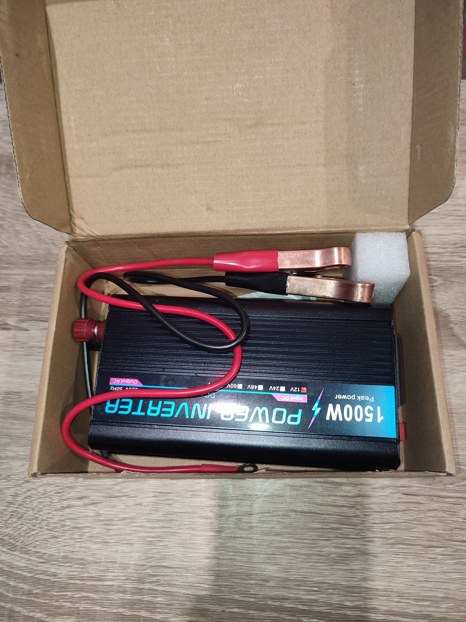 Преобразователь напряжения Автомобильный инвертор c 12В на 220В 1500W