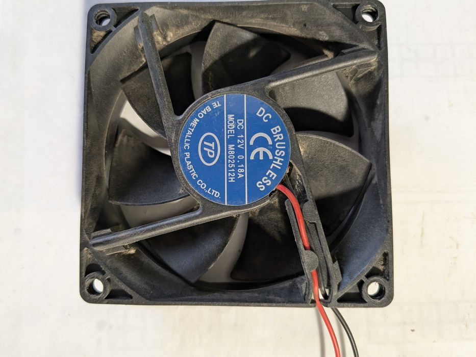 Вентилятор  12 вольт.