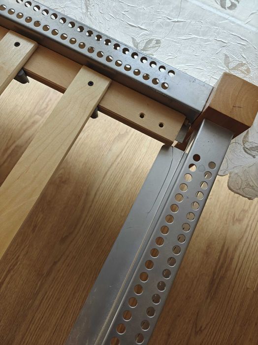 łóżko z materacem gratis  140/200