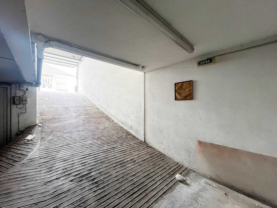 Arrenda-se Garagem Box Privada - 15m2