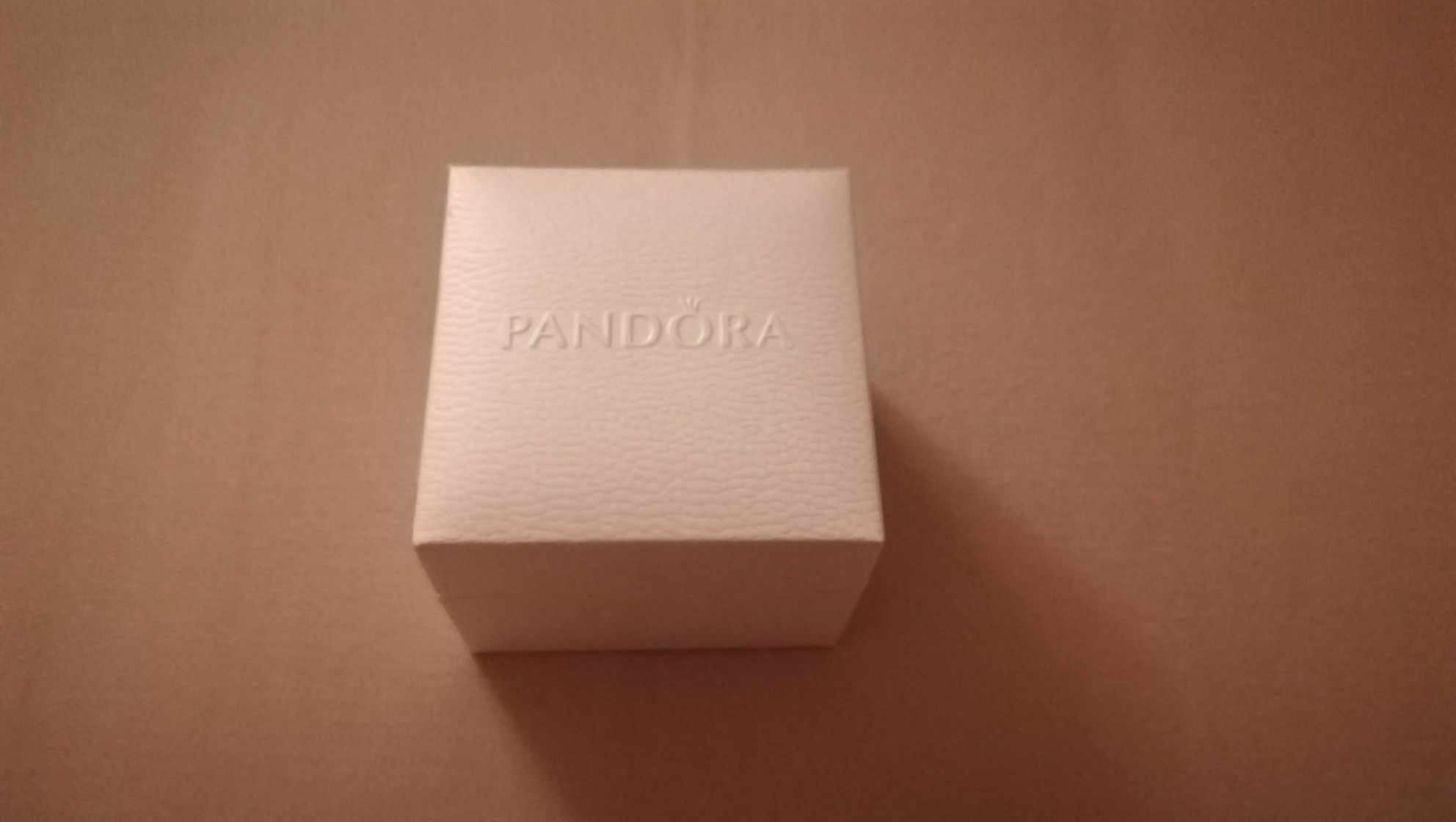 2 caixinhas brancas Pandora
