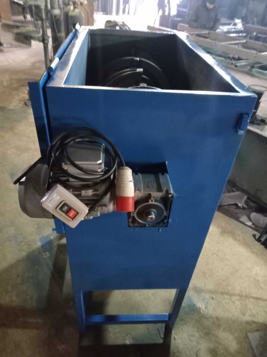 Змішувач кормів,комбікормів,кормосмеситель,горизонтальний