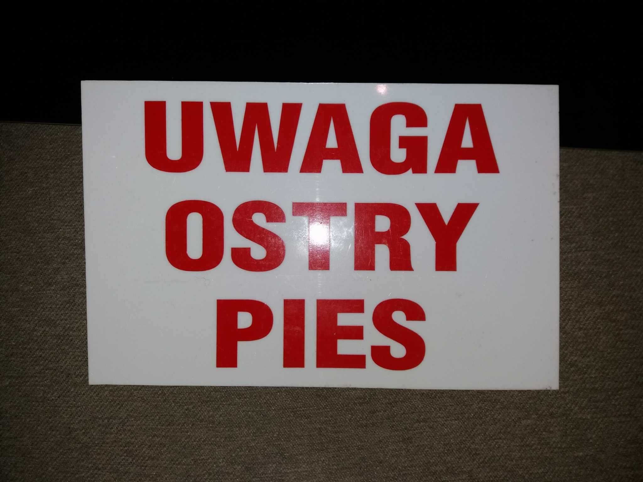 Tabliczka napis Uwaga ostry pies 215x140mm plexi