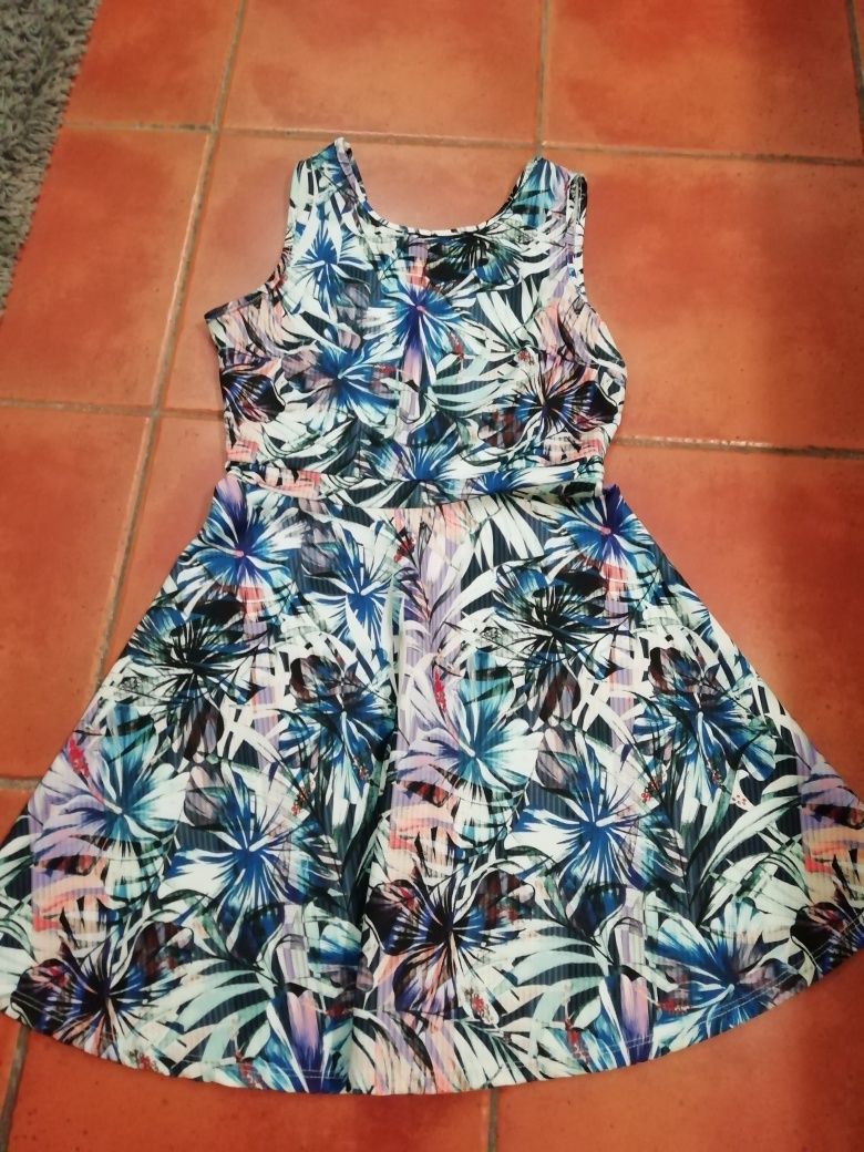 Vários vestido tamanho S cada um 2€ ou todos 12€