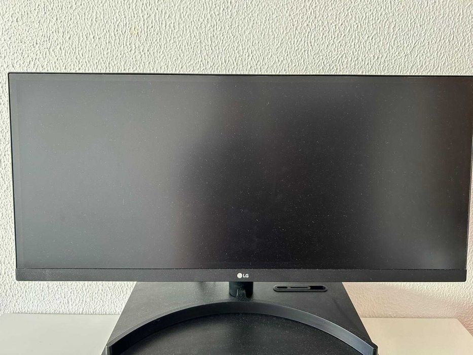 Monitor LG Ultrawide 29” – Como Novo + Apoiador Preto