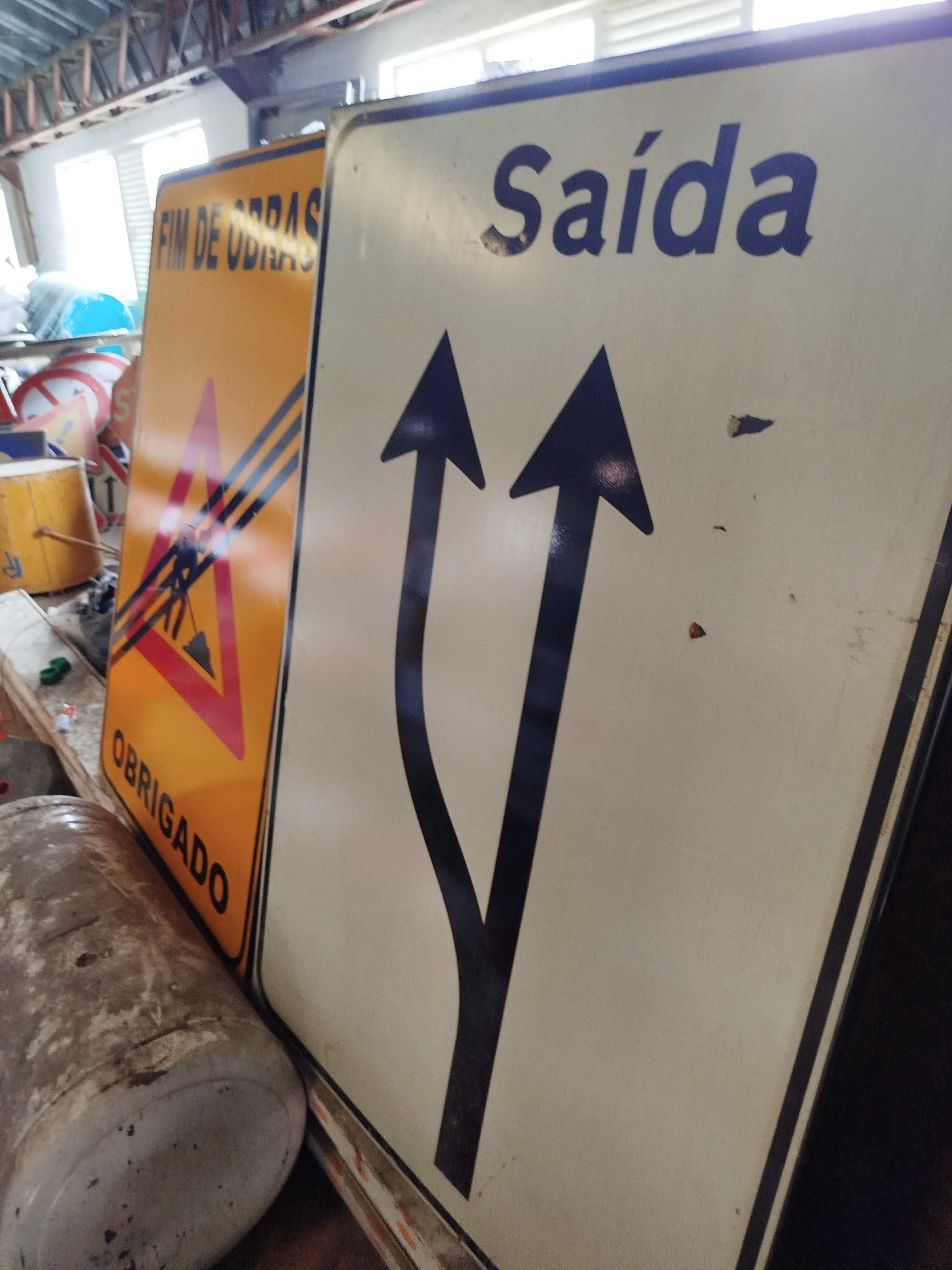 Sinais de transito  e obra diversos