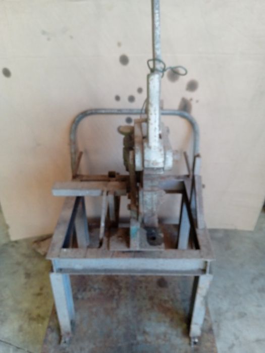 Tesoura de cortar ferro barras e chapa e muito bom estado